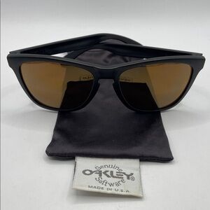 Vintage Oakley Frogskins Matte Black Sunglasses With Bronze Amber Lense